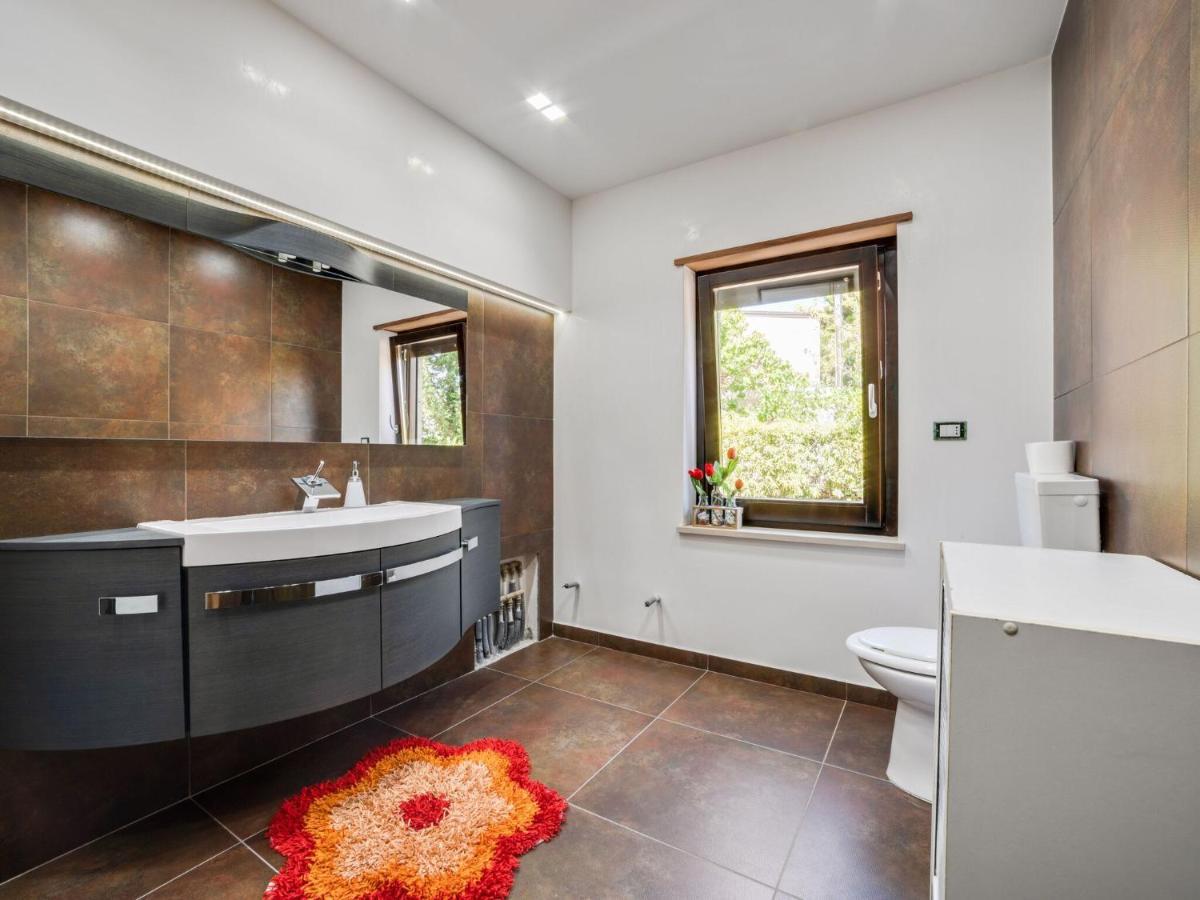 Belvilla By Oyo Modern Villa In Nissoria With Pool Buitenkant foto